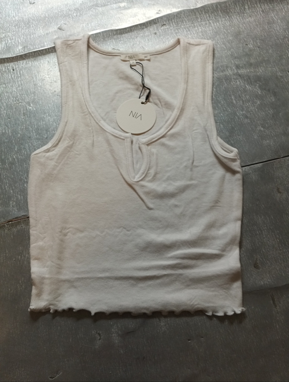 Nia NWT Woman's Cropped Tank Ripple Hem Size Small White